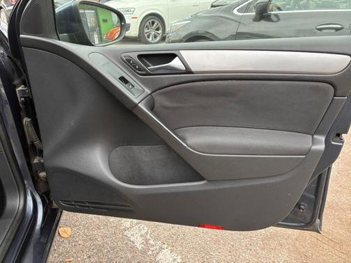 2010 Volkswagen Golf 4-Door