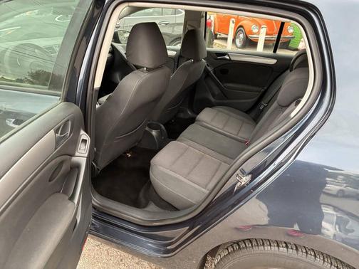 2010 Volkswagen Golf 4-Door