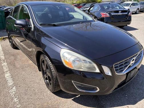 Black Sapphire Metallic 2012 Volvo S60 T5
