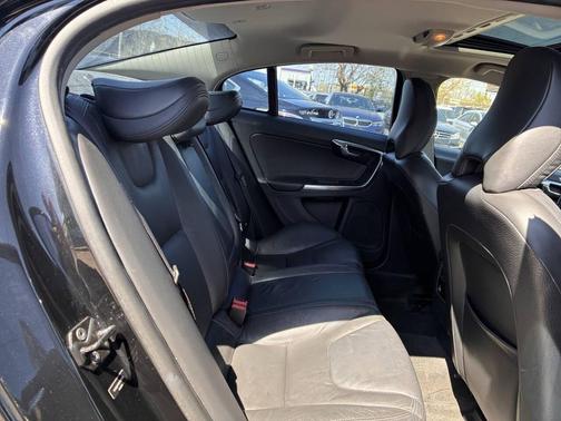 Black Sapphire Metallic 2012 Volvo S60 T5