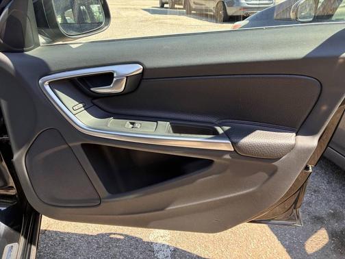 Black Sapphire Metallic 2012 Volvo S60 T5