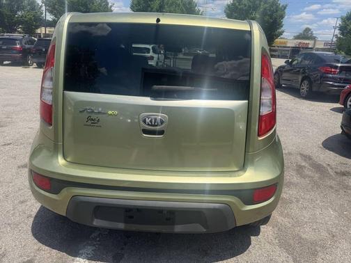 Alien Pearl Metallic 2013 Kia Soul +