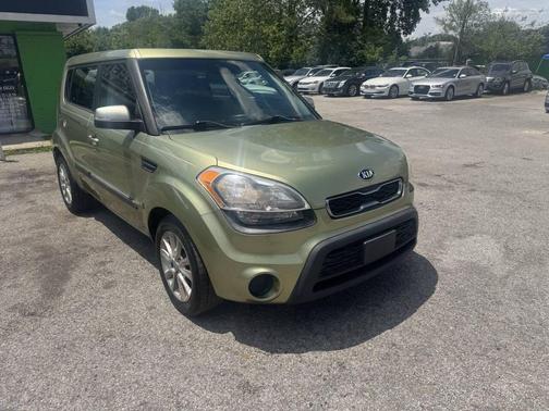 Alien Pearl Metallic 2013 Kia Soul +