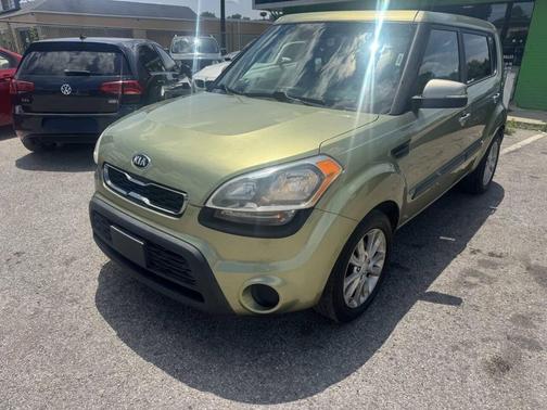 Alien Pearl Metallic 2013 Kia Soul +