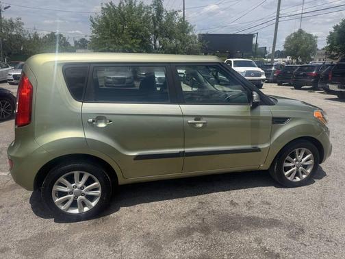 Alien Pearl Metallic 2013 Kia Soul +