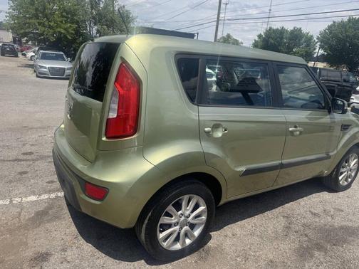 Alien Pearl Metallic 2013 Kia Soul +
