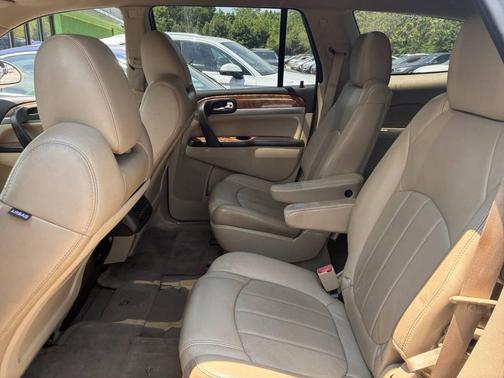 Off White 2011 Buick Enclave 2XL