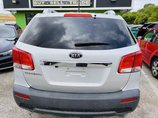 2011 Kia Sorento LX