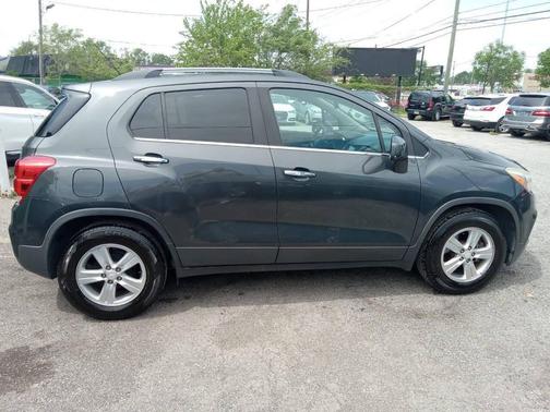 Gray 2017 Chevrolet Trax LT