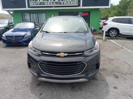 Gray 2017 Chevrolet Trax LT