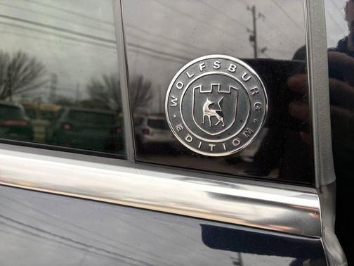 2017 Volkswagen Touareg V6 Wolfsburg Edition