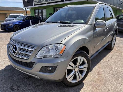 Champagne 2010 Mercedes-Benz M-Class 4MATIC