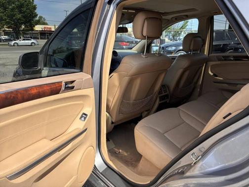 Champagne 2010 Mercedes-Benz M-Class 4MATIC