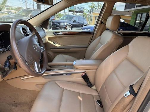 Champagne 2010 Mercedes-Benz M-Class 4MATIC