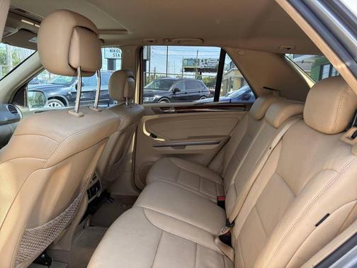 Champagne 2010 Mercedes-Benz M-Class 4MATIC