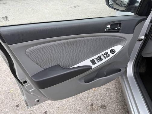 2012 Hyundai Accent SE