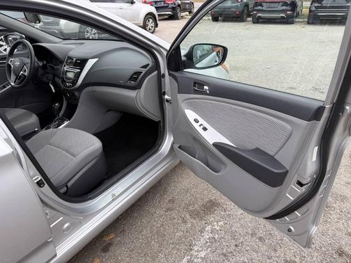 2012 Hyundai Accent SE