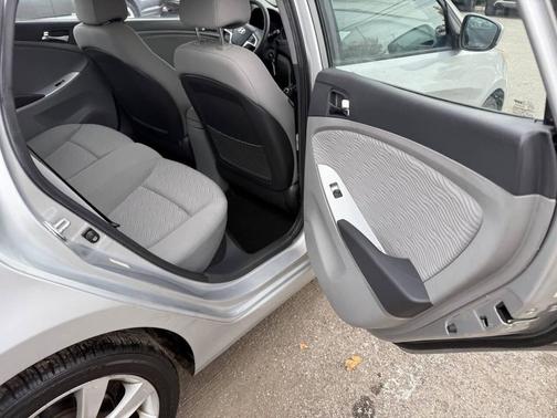 2012 Hyundai Accent SE