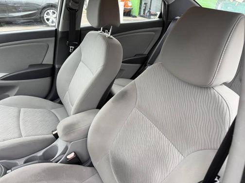 2012 Hyundai Accent SE