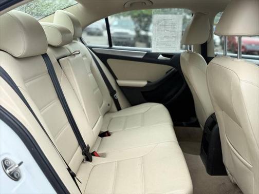 2015 Volkswagen Jetta Auto SE w/Connectivity/Navigation