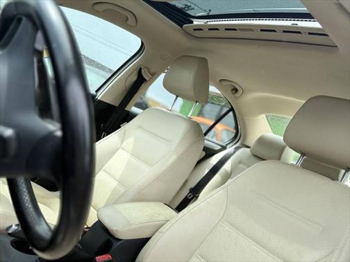 2015 Volkswagen Jetta Auto SE w/Connectivity/Navigation
