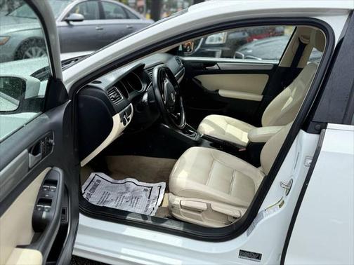 2015 Volkswagen Jetta Auto SE w/Connectivity/Navigation