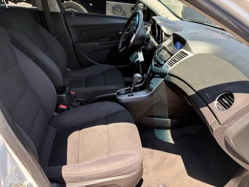 Summit White 2013 Chevrolet Cruze 1LT