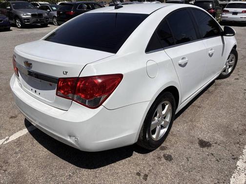 Summit White 2013 Chevrolet Cruze 1LT