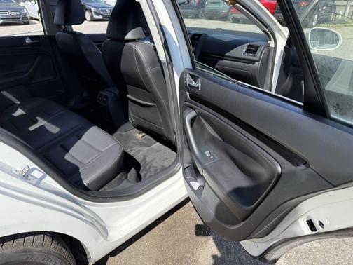 Candy White 2010 Volkswagen Jetta SE