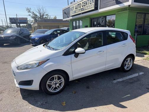 White 2019 Ford Fiesta SE 4dr Hatchback