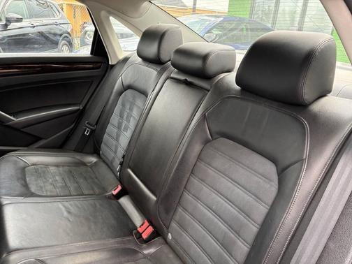 Silver 2014 Volkswagen Passat 2.0L TDI DSG SEL Premium