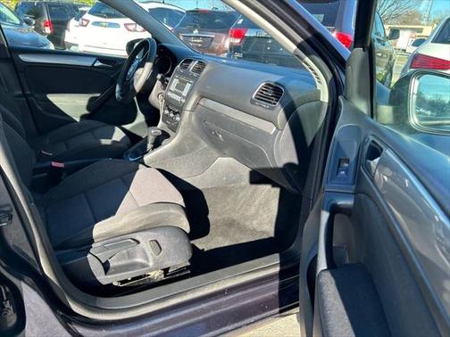 2010 Volkswagen Golf 4-Door