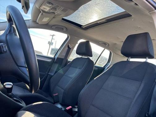 2010 Volkswagen Golf 4-Door