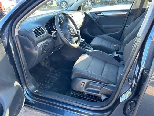 2010 Volkswagen Golf 4-Door