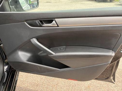 Black Uni 2015 Volkswagen Passat 1.8T Limited Edition