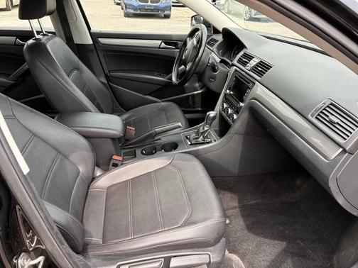 Black Uni 2015 Volkswagen Passat 1.8T Limited Edition