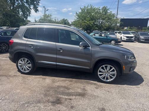 Charcoal 2015 Volkswagen Tiguan Auto SE w/Appearance