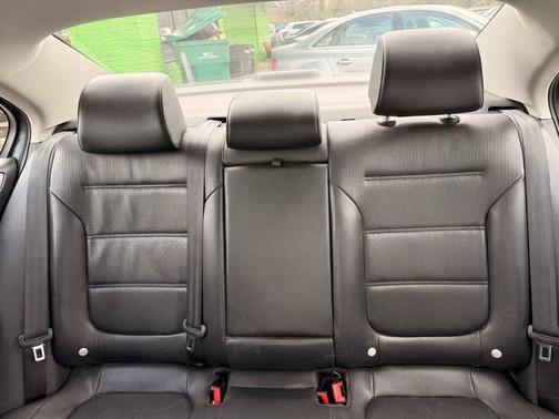 Platinum Gray Metallic 2014 Volkswagen Jetta Auto SE w/Connectivity