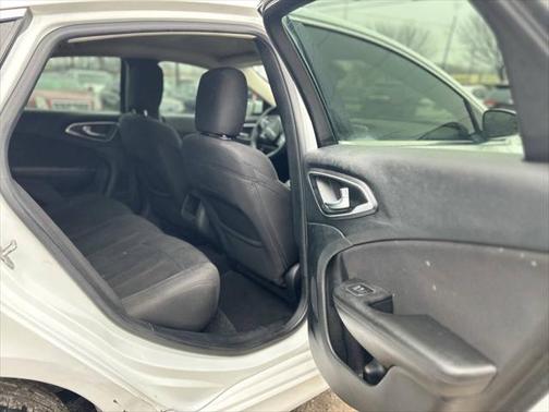2015 Chrysler 200 LX