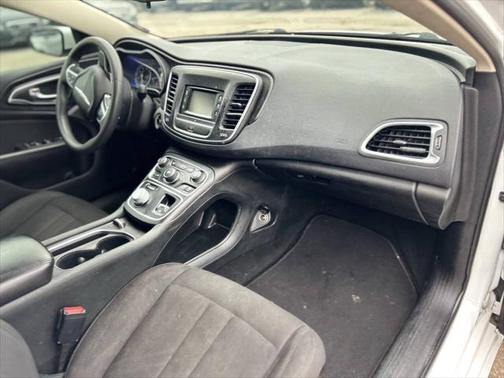 2015 Chrysler 200 LX