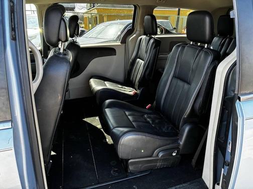 2013 Chrysler Town & Country Touring