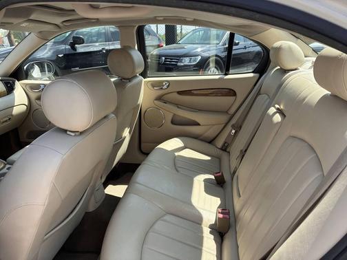 White Onyx 2002 Jaguar X-Type 2.5 AWD 4dr Sedan