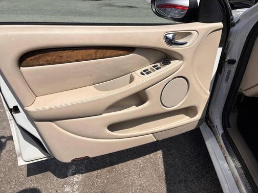 White Onyx 2002 Jaguar X-Type 2.5 AWD 4dr Sedan