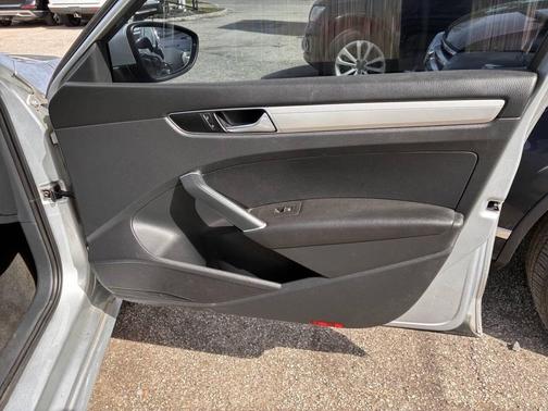 2016 Volkswagen Passat 1.8T S