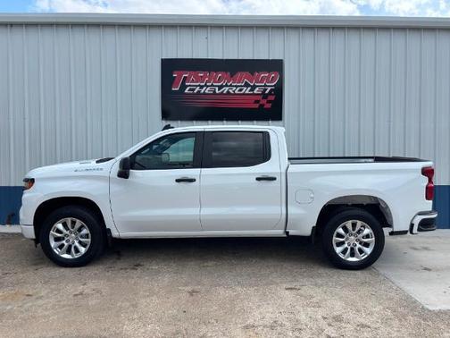 Summit White 2026 Chevrolet Silverado 1500 Custom