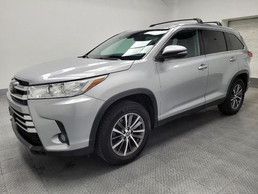 Celestial Silver Metallic 2019 Toyota Highlander XLE