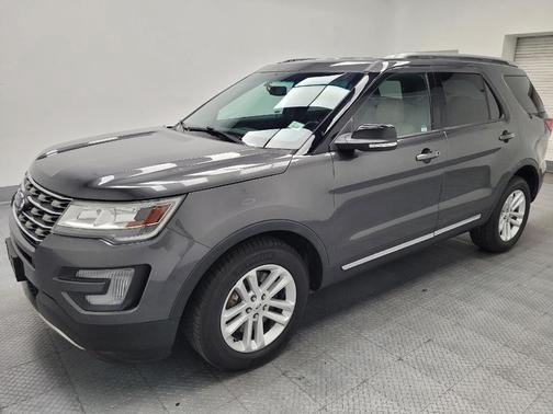 Gray 2016 Ford Explorer XLT