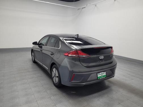2022 Hyundai IONIQ Hybrid SE