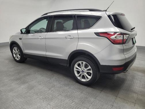 Ingot Silver Metallic 2017 Ford Escape SE