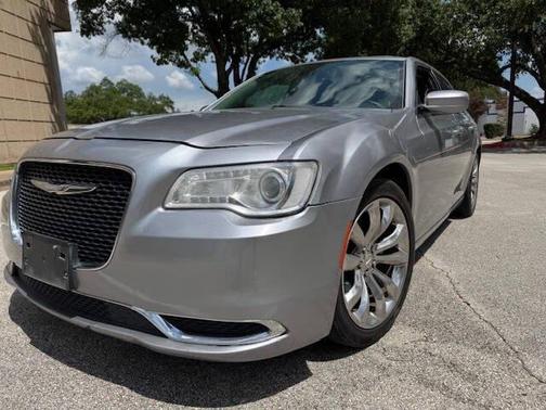 2017 Chrysler 300 Limited